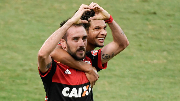 Sem esforço, Flamengo vence e carimba faixa do Corinthians em jogo marcado por briga Rhodolfo x Vizeu