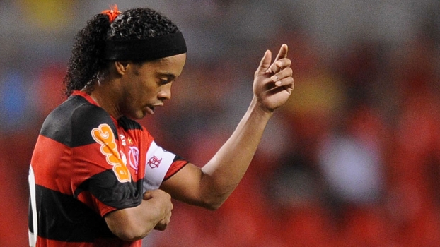 Ex-Flamengo relembra quando Ronaldinho foi barrado e mostrou até RG em aeroporto