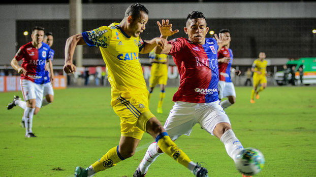 Promessas erram nas penalidades, e Paraná elimina o Flamengo na Primeira Liga