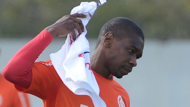 A caminho do Flamengo, zagueiro Juan agradece e se despede do Internacional