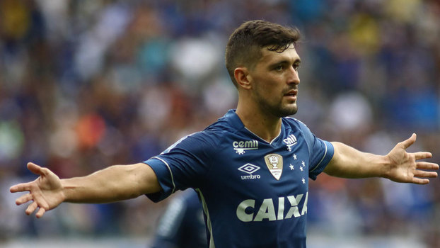 Arrascaeta marca, Cruzeiro vence o Atlético-PR e mantém boa fase