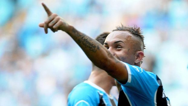 Garotada sai do banco, brilha e Grêmio vira jogo contra o Flamengo
