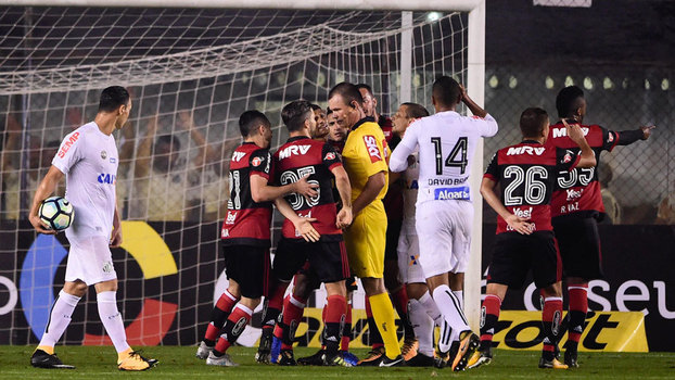 Santos e Flamengo vivem momento conturbado fora de campo