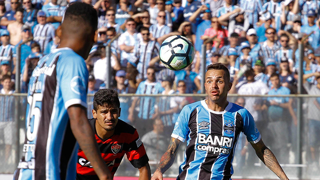 Grêmio empata com Vitória na volta de Barrios e adia vaga na Libertadores