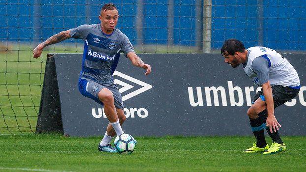 Michel e Everton se destacam em treino com reservas do Grêmio