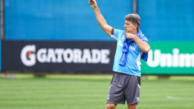 Grêmio enfrenta Vitória para diminuir vantagem do líder Corinthians