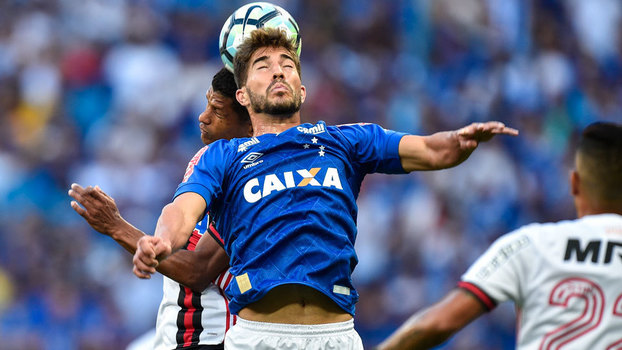 O que o Flamengo faz melhor do que o Cruzeiro, e vice-versa