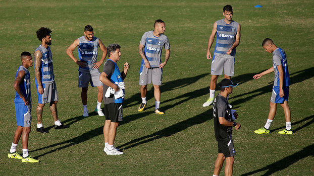 Após classificação, reservas treinam em reapresentação do Grêmio