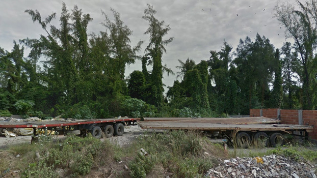 Vista do terreno por uma rua 'lateral'