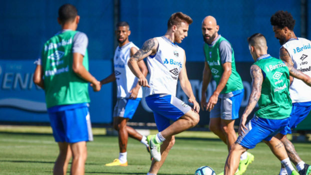 Após classificação, Grêmio volta aos treinos com foco no Brasileirão