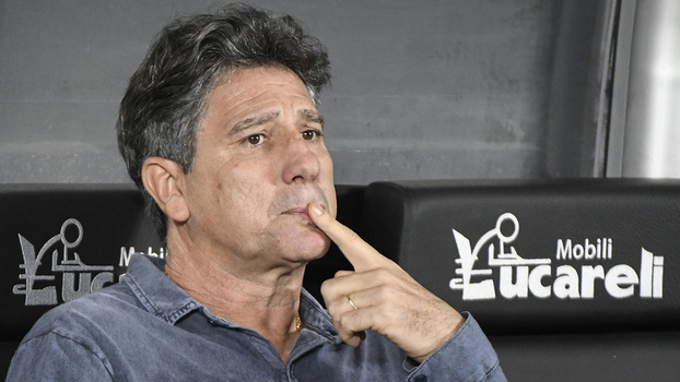 Ainda 8 pontos atrás do Corinthians, Renato avisa: ‘Grêmio vai jogar Brasileirão com a garotada’